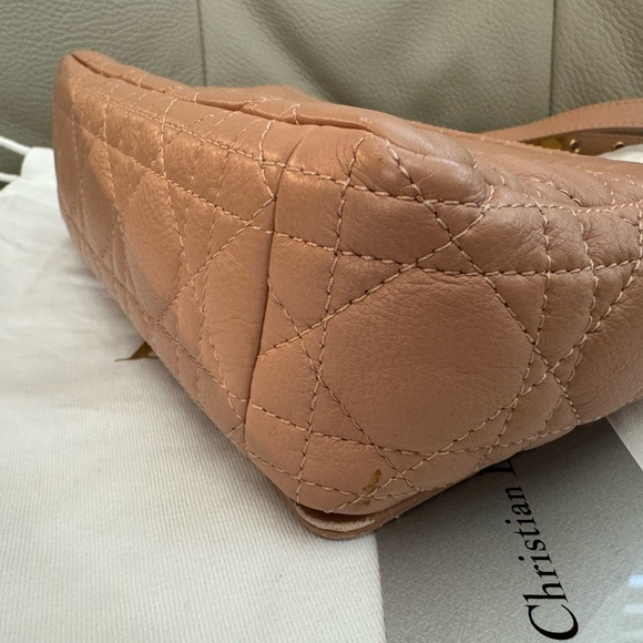 Medium Dior Caro Bag powder pink. - Picture 7 of 14